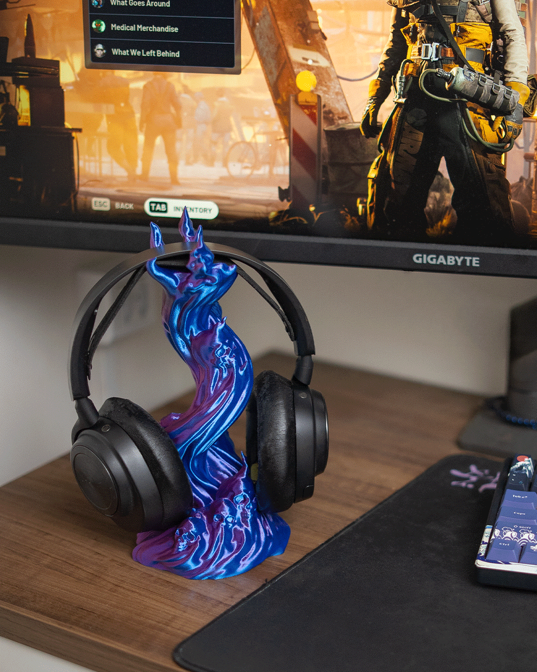 Skullflame Headphone Holder — 3D printed headphone stand, size reference