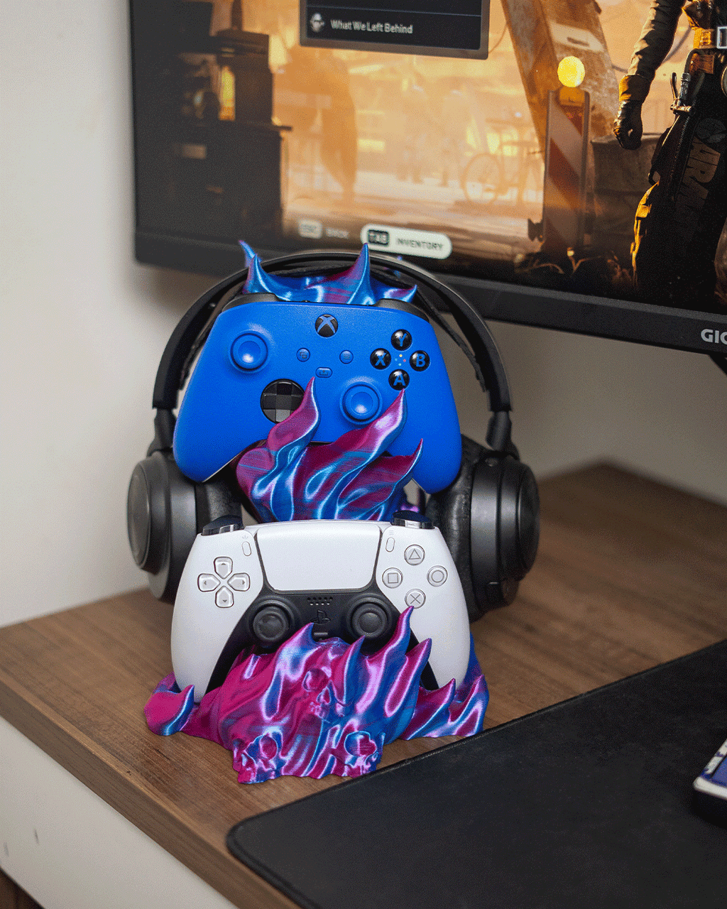 Spellcasters Stash Headphone And Controller Holder — 3D printed headphone stand, close-up of the finish